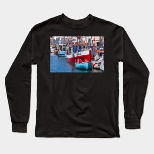 Fishing boats, Alter Strom, Warnemünde, Rostock, Mecklenburg-Western Pomerania Long Sleeve T-Shirt